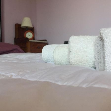 Alex Room Airport Elmas Esterno foto