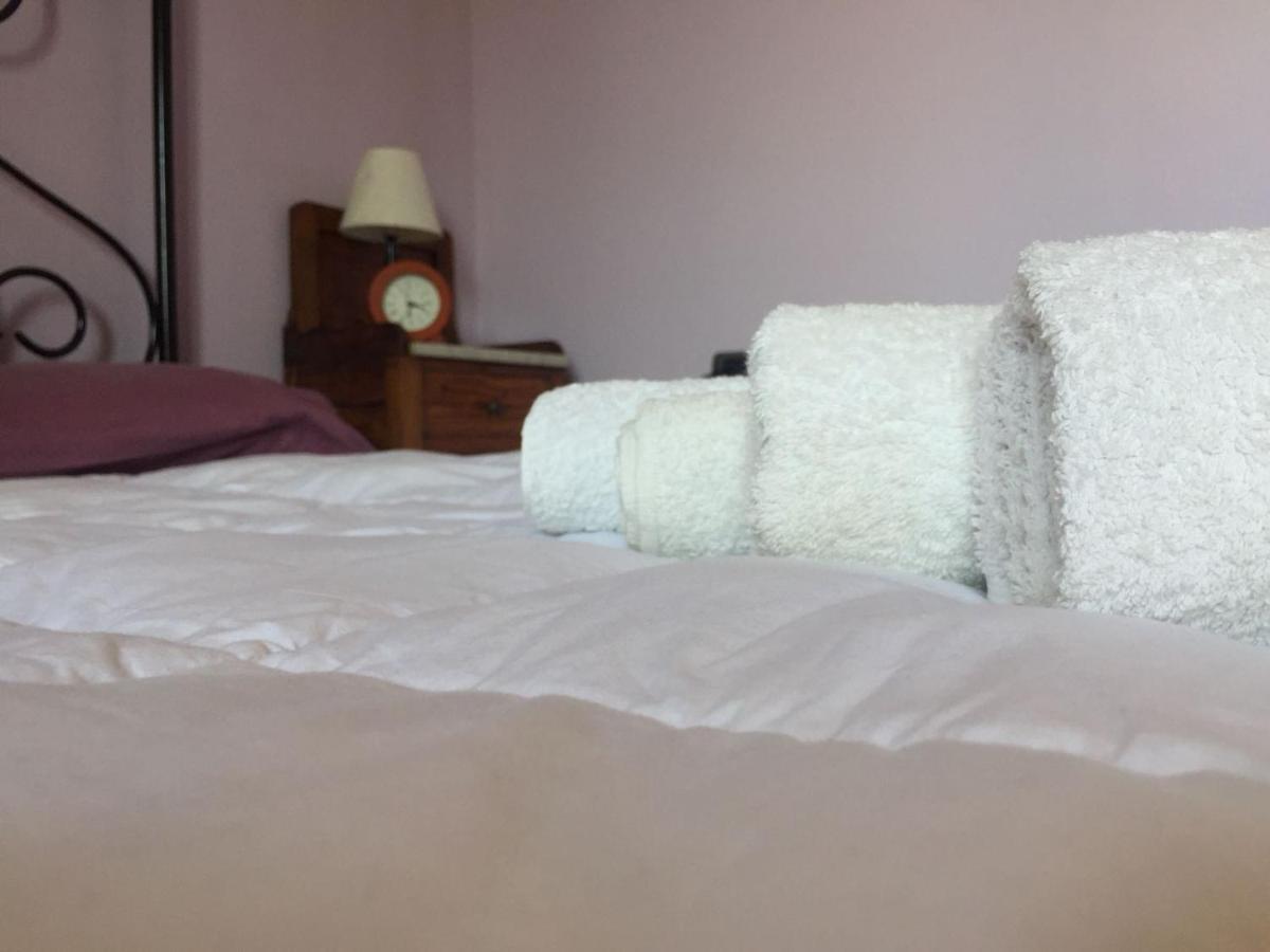 Alex Room Airport Elmas Esterno foto
