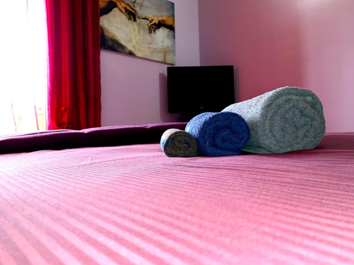 Alex Room Airport Elmas Esterno foto