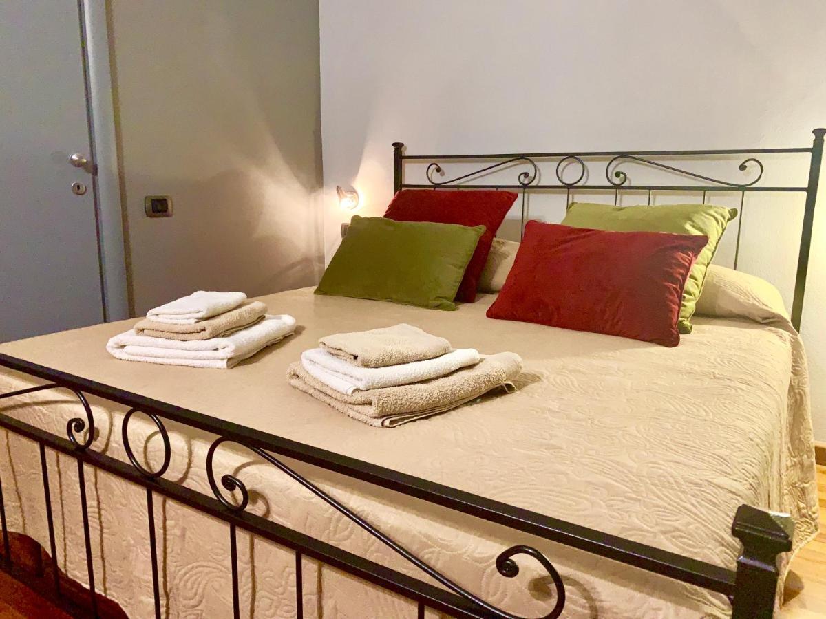 Alex Room Airport Elmas Esterno foto