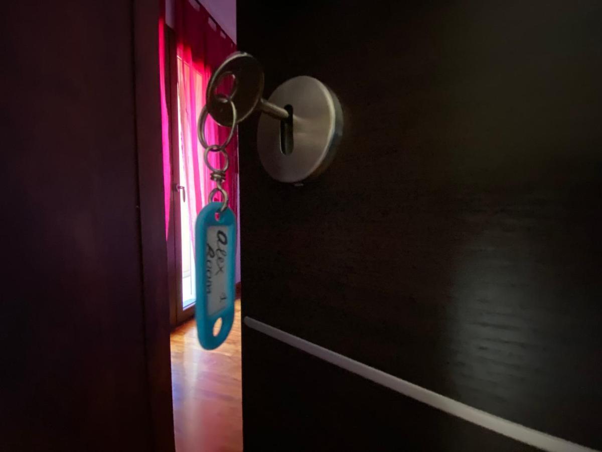 Alex Room Airport Elmas Esterno foto