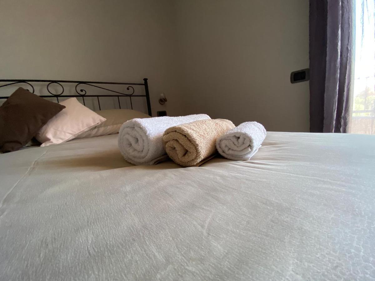 Alex Room Airport Elmas Esterno foto